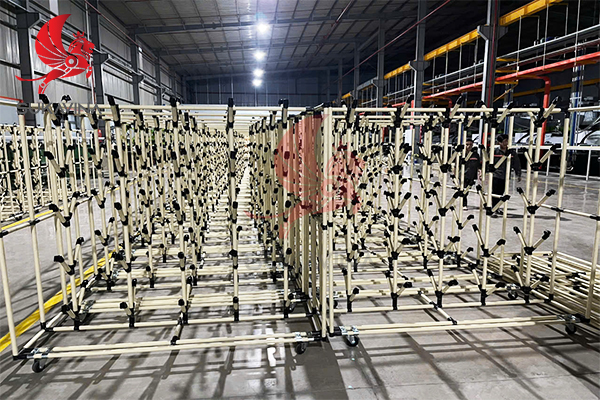 kệ h&agrave;ng ống th&eacute;p bọc nhựa
